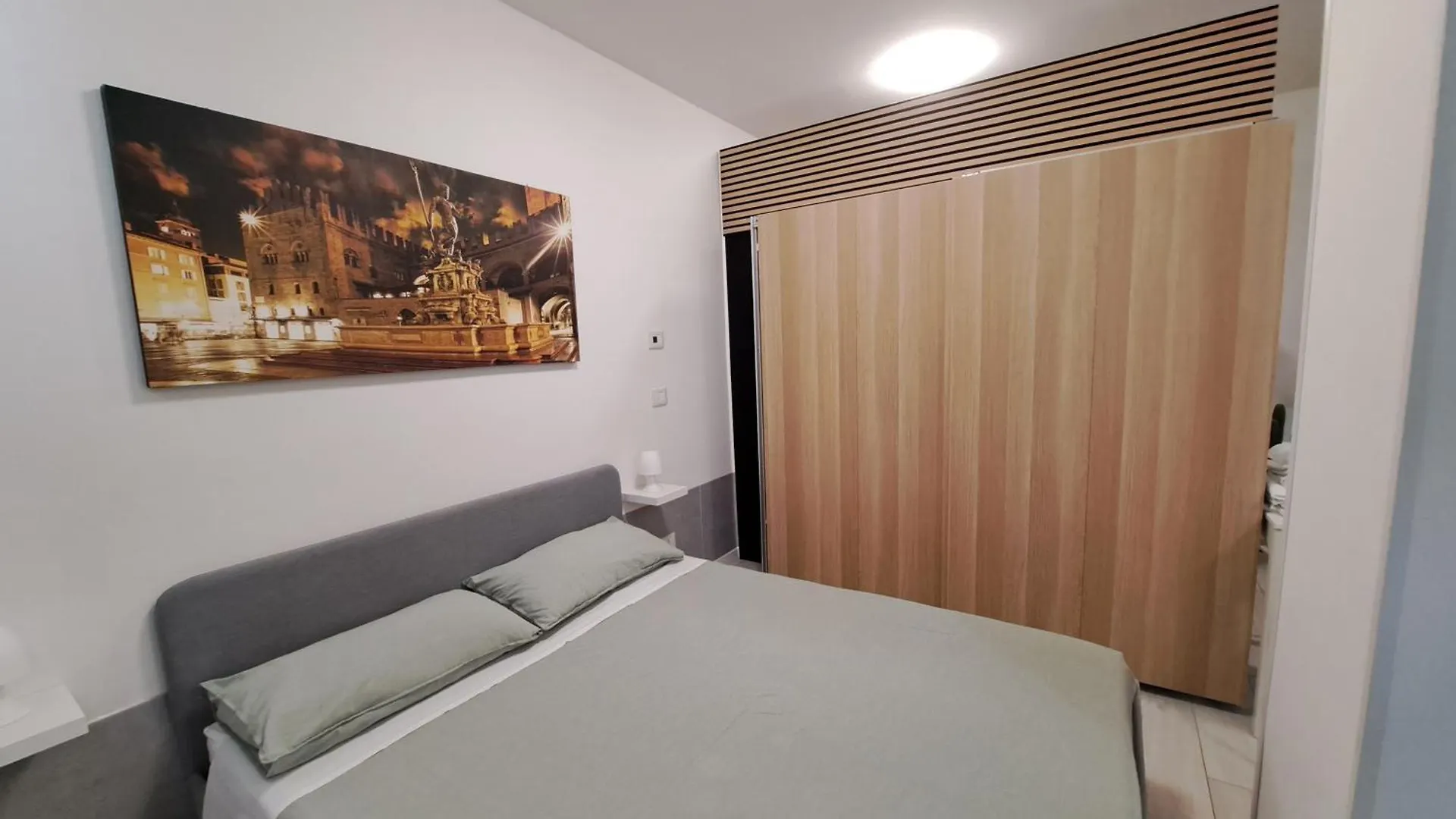 White Roses- Free Park Mazzini Sant'Orsola Apartment Bologna 0*,
