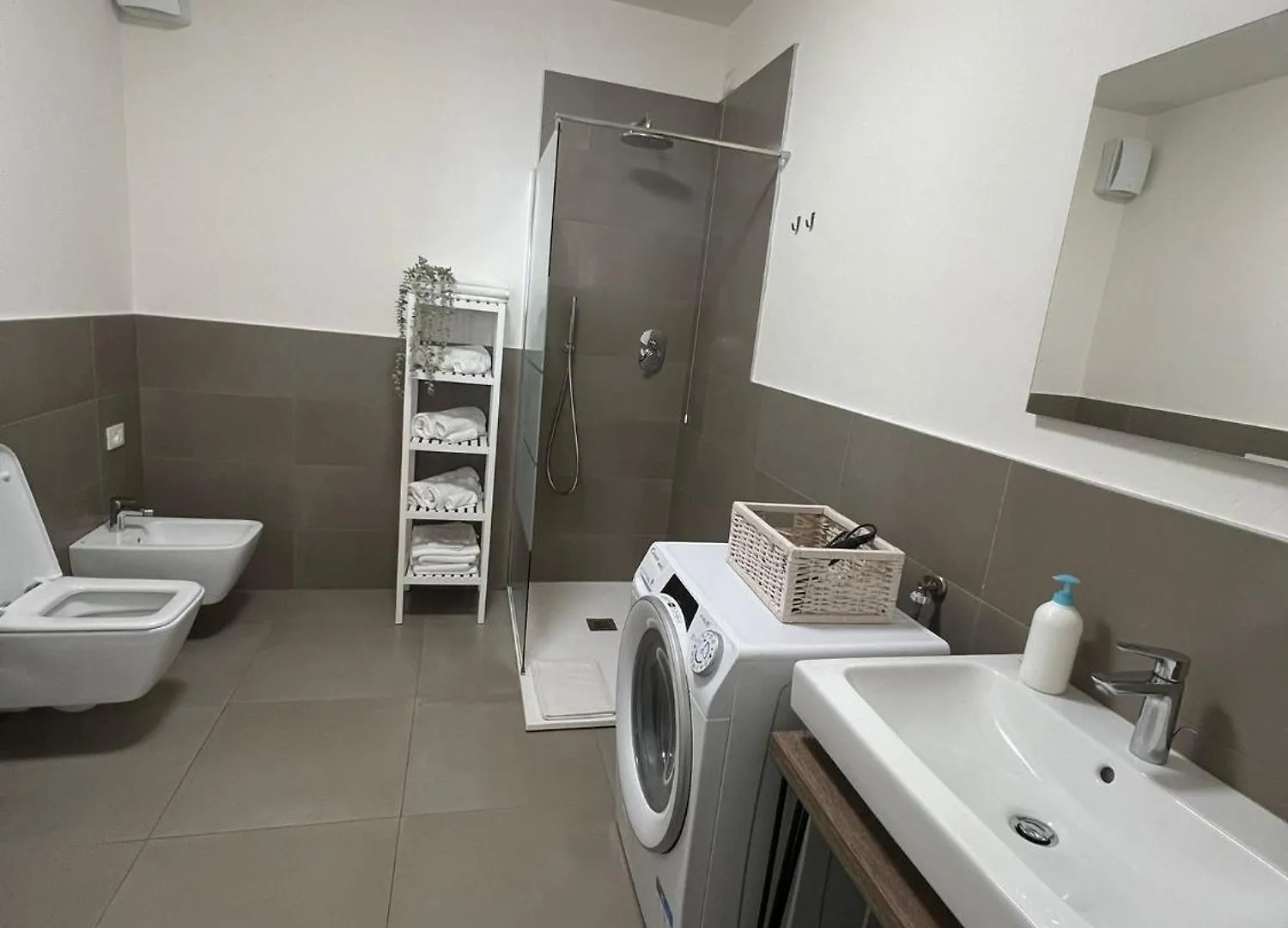 White Roses- Free Park Mazzini Sant'Orsola Apartment Bologna Italy