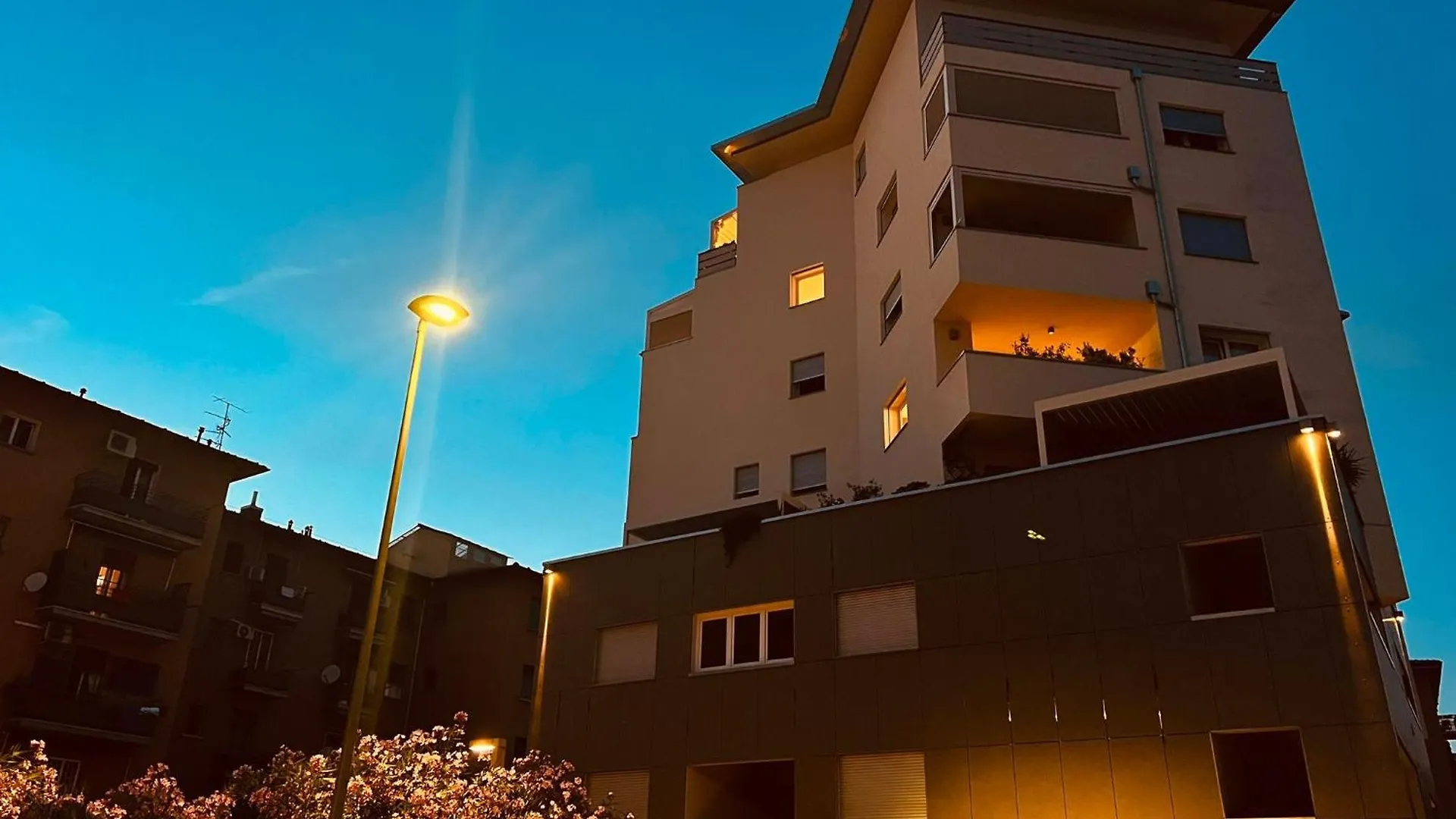 White Roses- Free Park Mazzini Sant'Orsola Apartment Bologna 0*,  Italy
