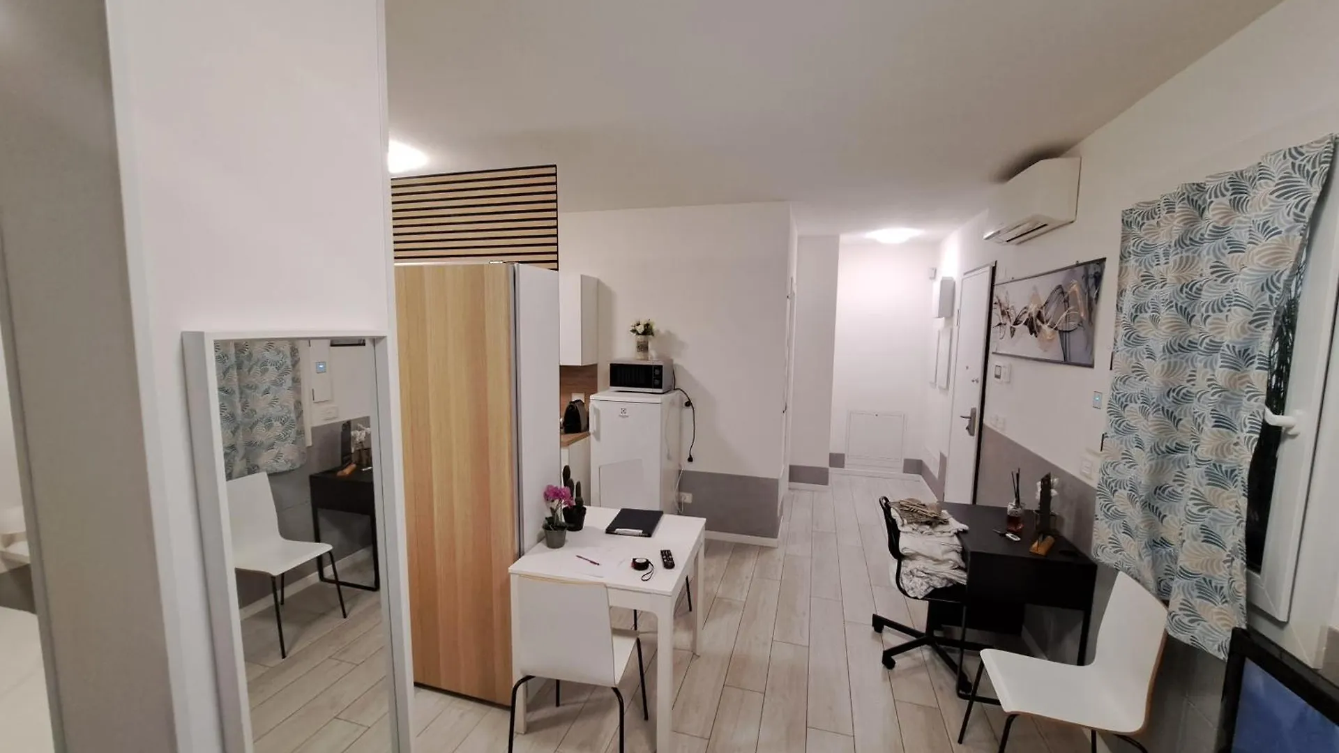 White Roses- Free Park Mazzini Sant'Orsola Apartment Bologna 0*,  Italy